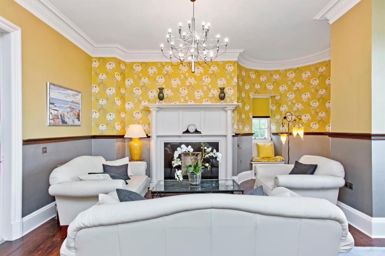 Luxury 3-Bedroom Apartment With Stunning Views At Ramsay Garden إدنبرة المظهر الخارجي الصورة